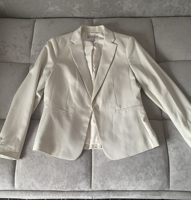 Продам піджак світлий ,класичного крою