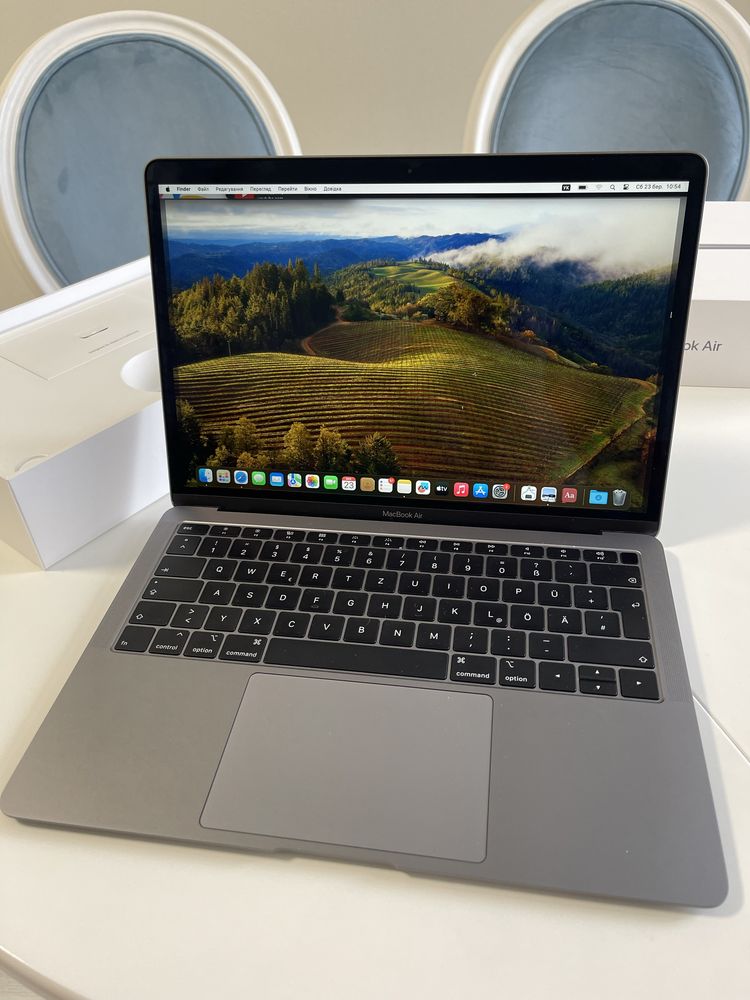 Apple MacBook Air  8/256Gb Silver 37 циклів