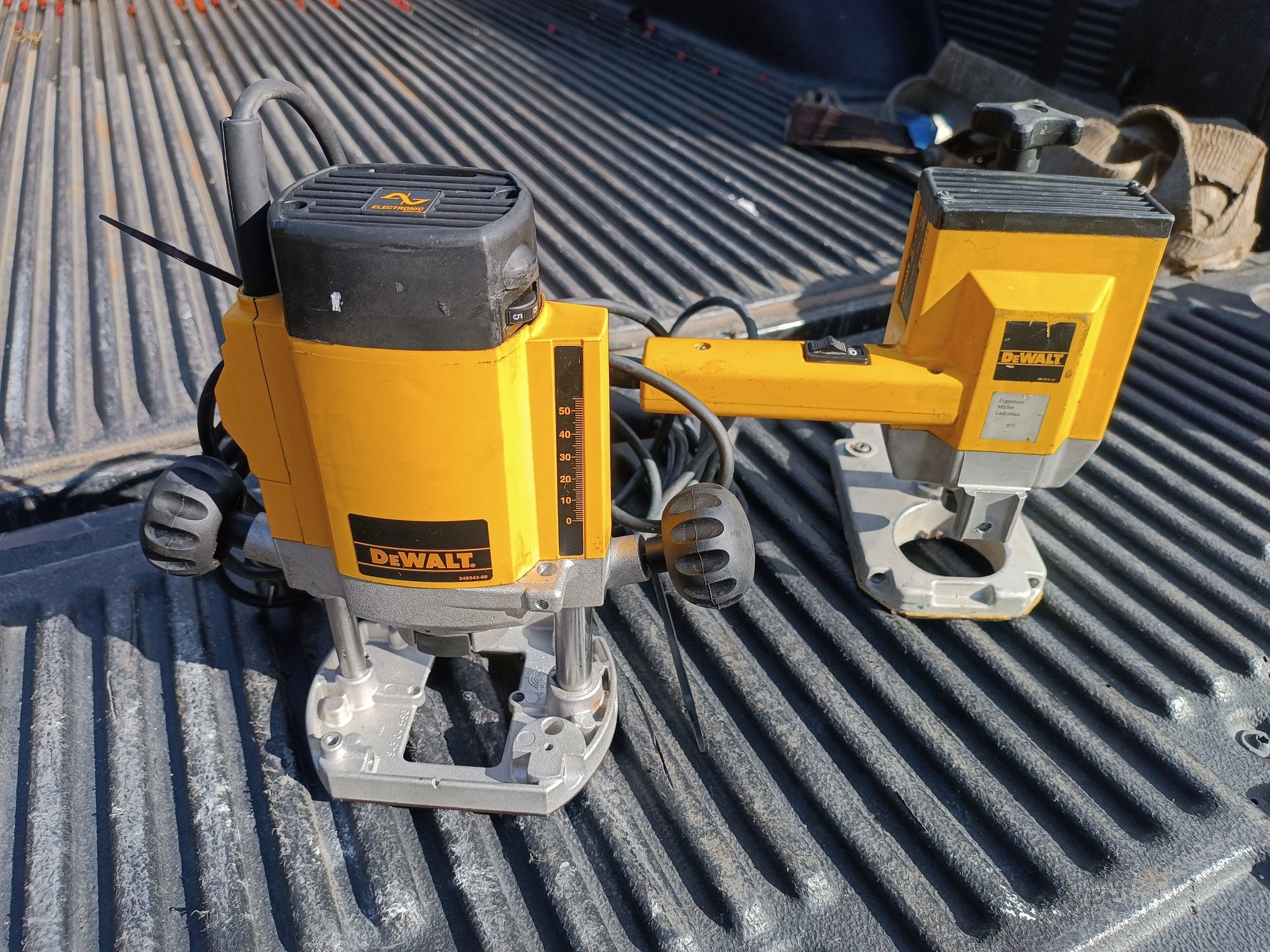 Frezarka gòrnowrzecionowa DW 615 DeWalt dw609