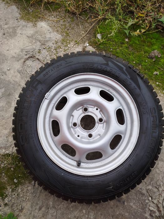 Продам зимові шини з дисками 175/70r13 .