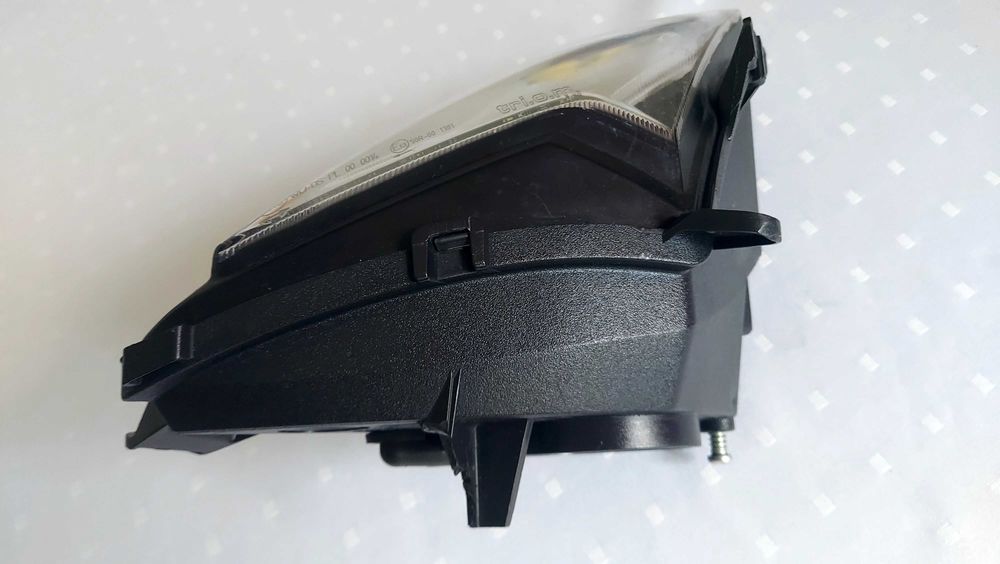 YAMAHA YZF-R 125 08-13 lampa prawa przód