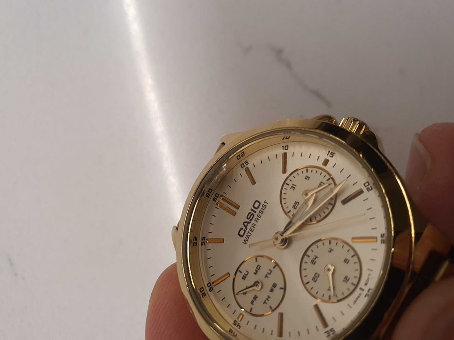 Zegarek Casio LTP-V300G-9A (złoty) - USZKODZONE SZKIEŁKO