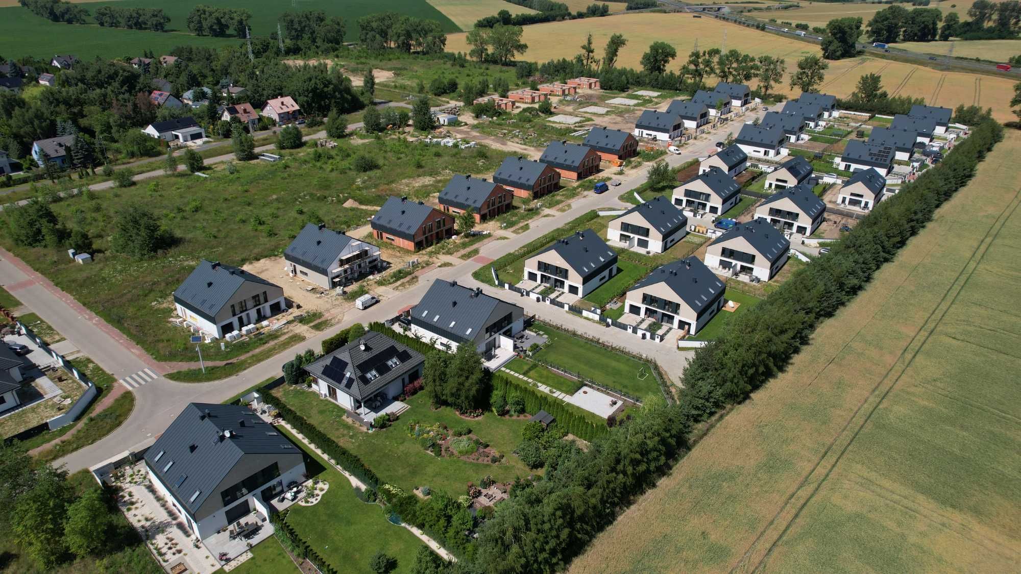 Bliźniak, duża działka, nowoczesny projekt