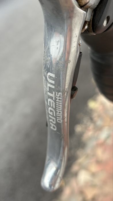 Bicicleta de estrada (quadro em carbono)