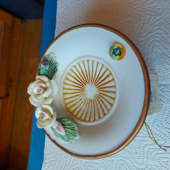Włoska porcelana Creazione Artigiana mała patera na nóżce z różami