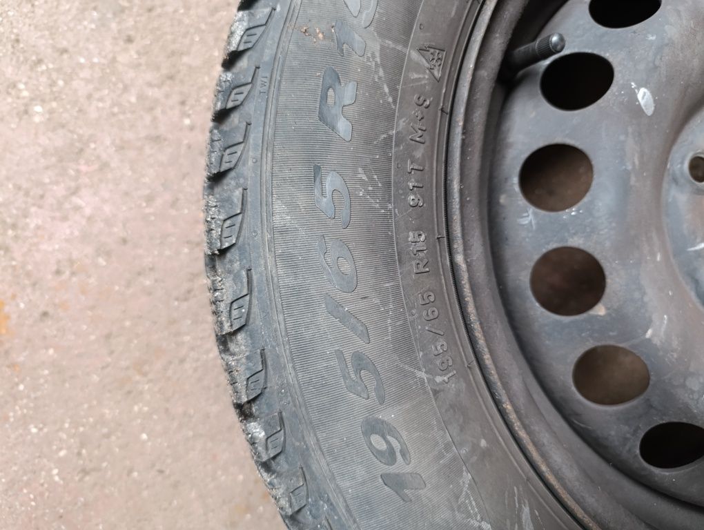Pirelli Cinturato Winter 195/65/15 2016 rok