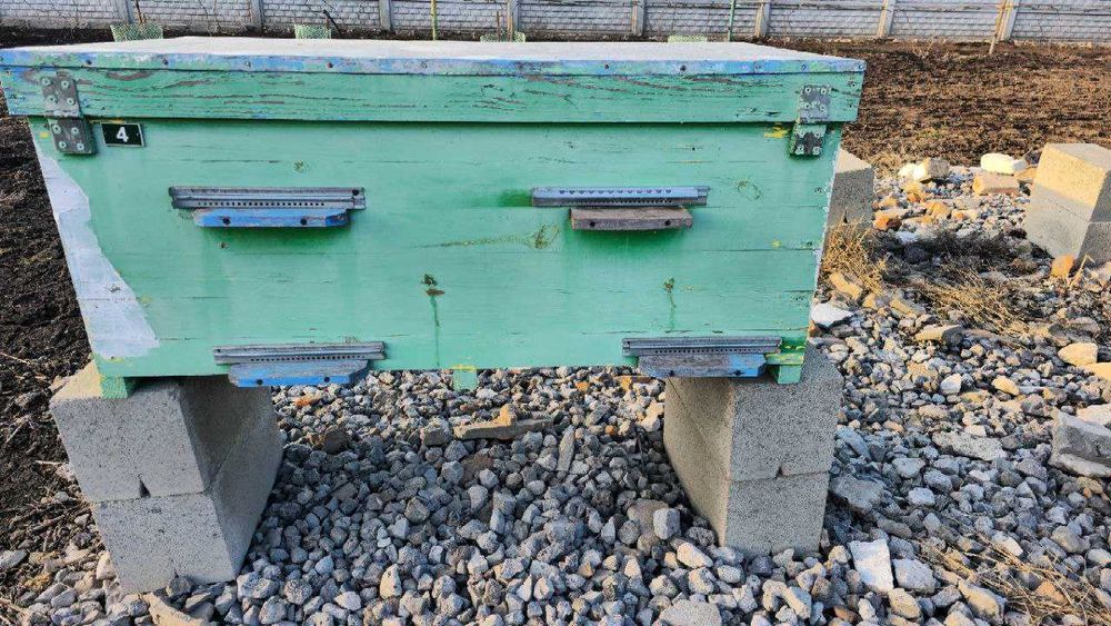 Продам вулики-лежаки нау 16, 28 рамок Б/в. Товщина стінки 45 - 50мм,