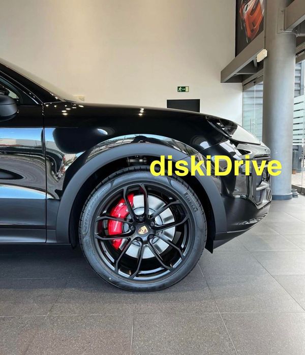 Черные диски R20 21 22 на Porsche Cayenne New / Coupe Panamera Macan