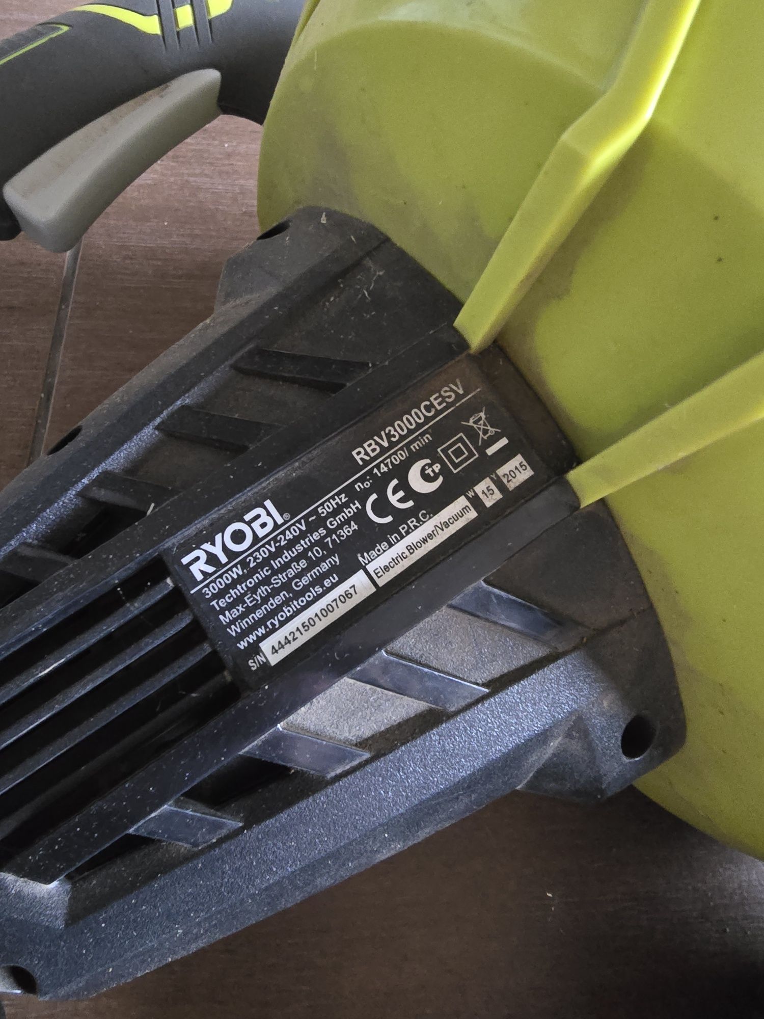 Odkurzacz elektryczny z dmuchawą Ryobi RBV3000CESV 3000W