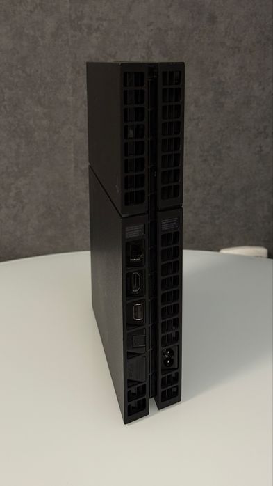 Sony PlayStation 4 + 2 джойстика + Fifa 21