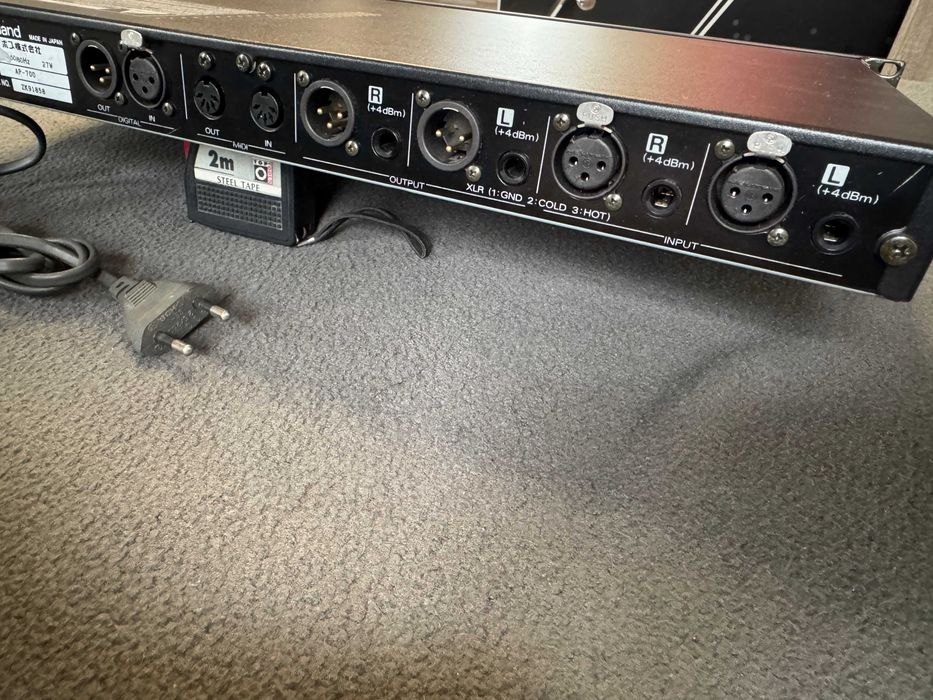 Cyfrowy estradowy korektor audio equalizer ROLAND AP-700 digital AES