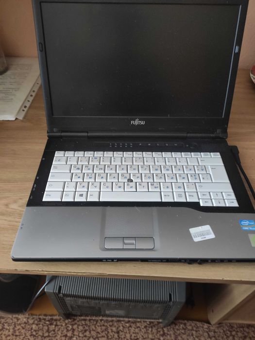 Ноутбук Fujitsu E752