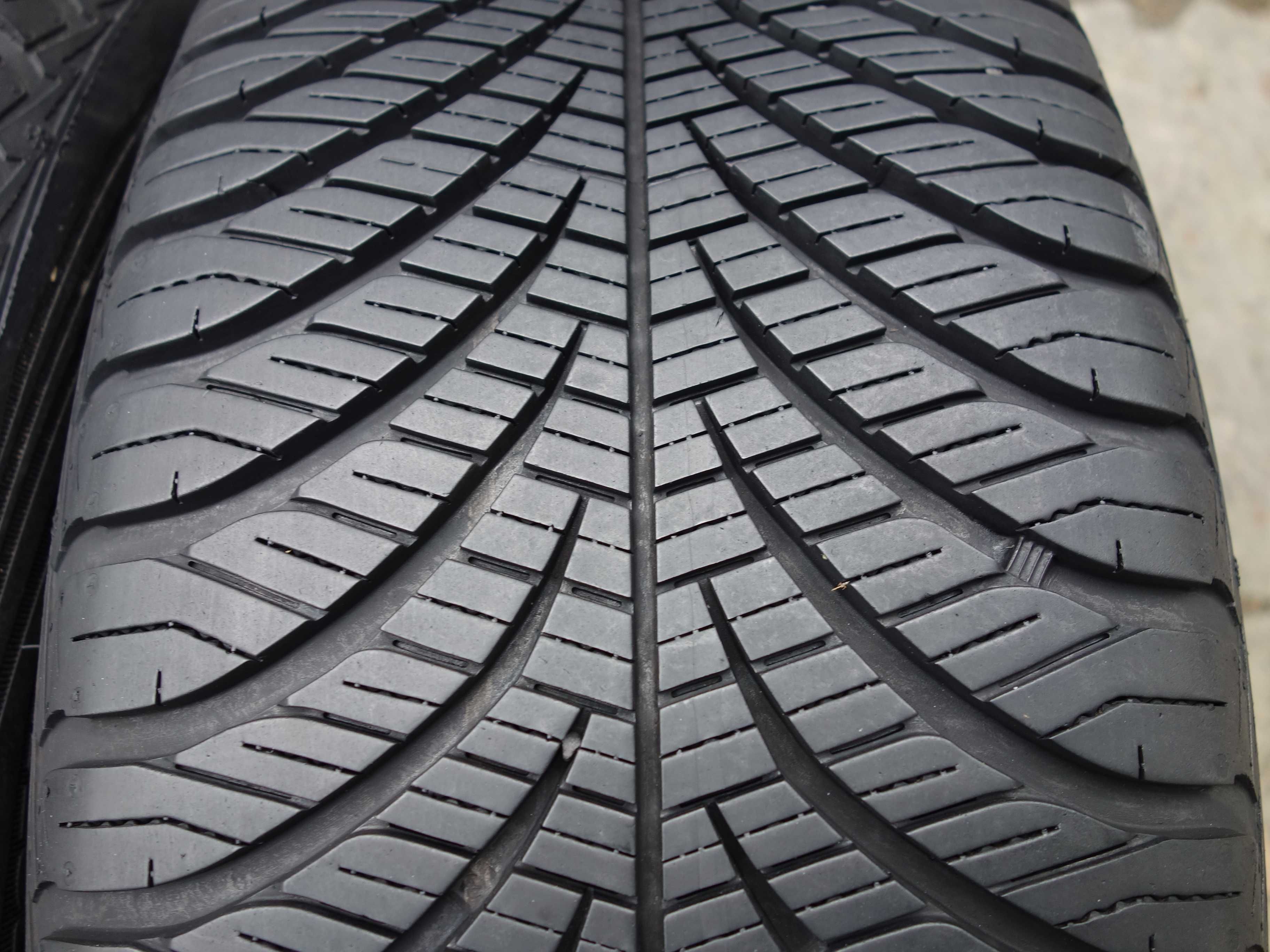 Opony 235/55/17  GOODYEAR 2 Sztuki WIELOSEZON