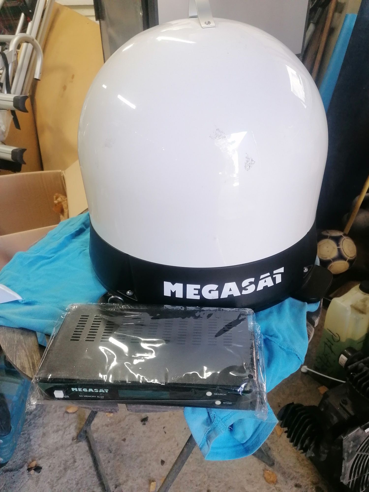 Antena satelitarna Megasat do kamperów i przyczep