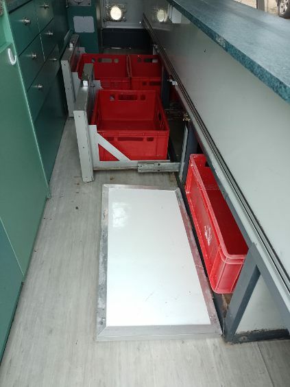 Zabudowa kontener autosklep foodtruck bar ryby mięso wędliny