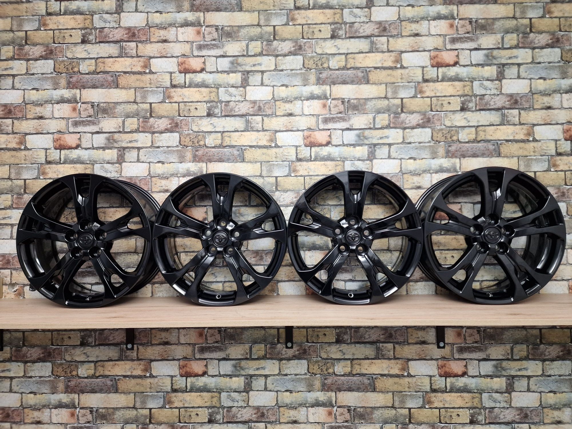 Felgi 18' 5x114.3 TOYOTA Auris RAV-4 Mirai Corolla C-HR Avensis