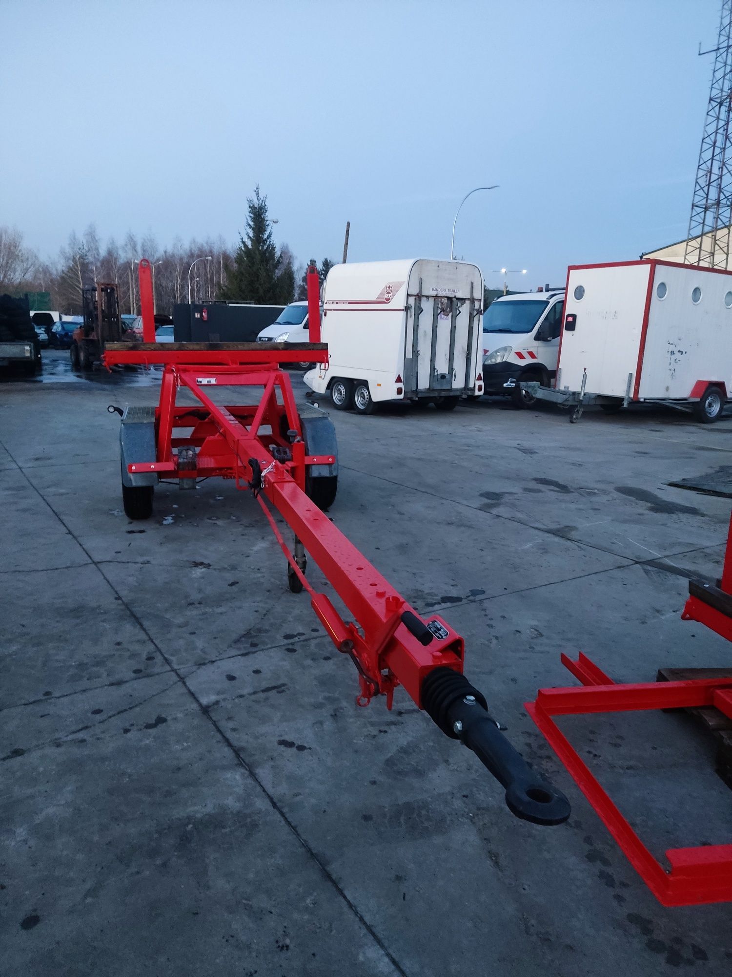 DMC 2700 kg.mocna Dłużyca dwuosiowa przyczepa sprowadzona