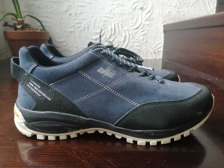 Трекінгові кросівки