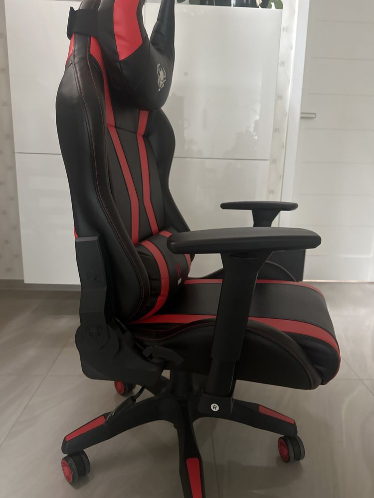 Sprzedam krzesło diablo czarno czerwone XS