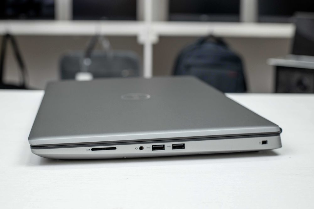 Dell Precision 7750 i7-10850H 32RAM 512SSD RTX 3000 FHD IPS 17,3”