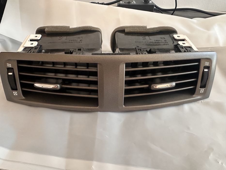 Kratka powietrza Lexus is