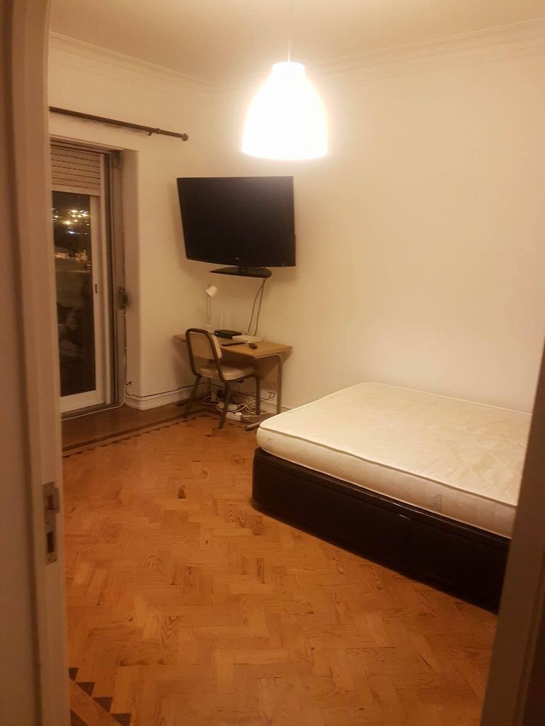 Alugo quarto em Alvalade a 3 minutos a pé do metro do Campo Grande