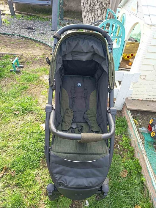 Прогулочная детская коляска