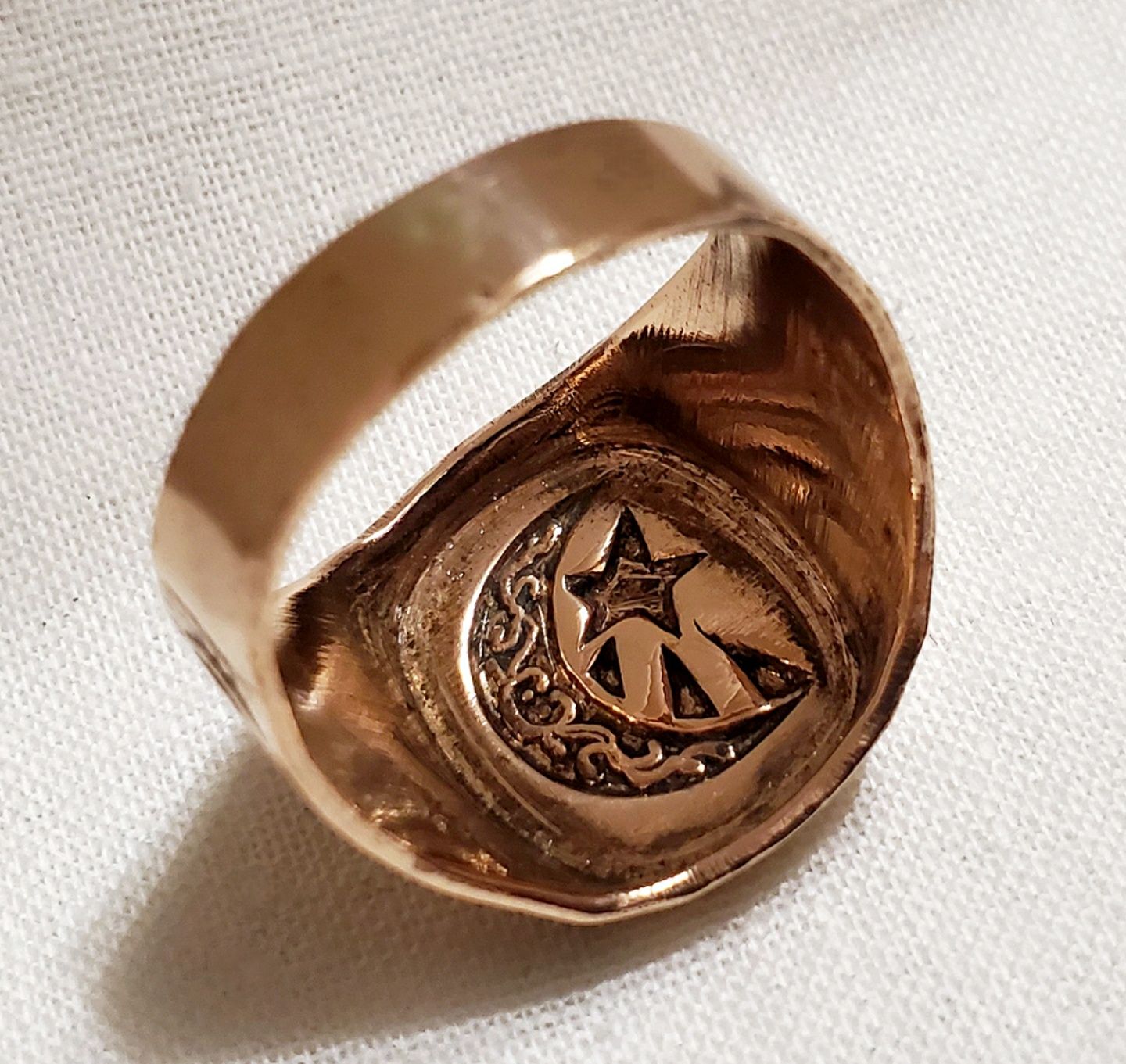Кольцо,перстень золотого цвета без пробы советских времён ссср