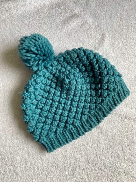 Reserved czapka niebieska morska z pomponem