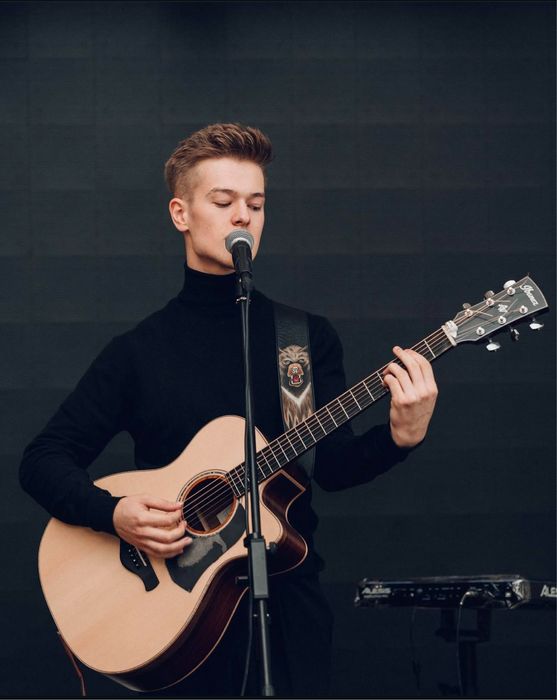 Викладач гітари/вокалу Київ/Центр