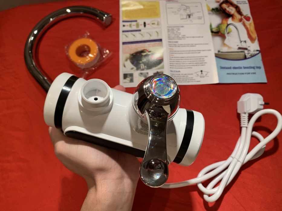 Torneira Elétrica de Água Quente sem Gás/ Esquentador (UNIVERSAL)