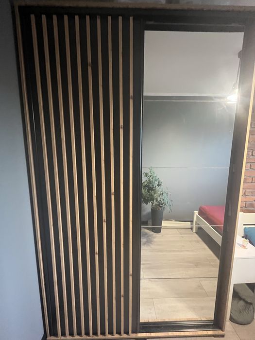 Szafa 150x245cm przesuwna z lustrem i lamelami stan jak nowa