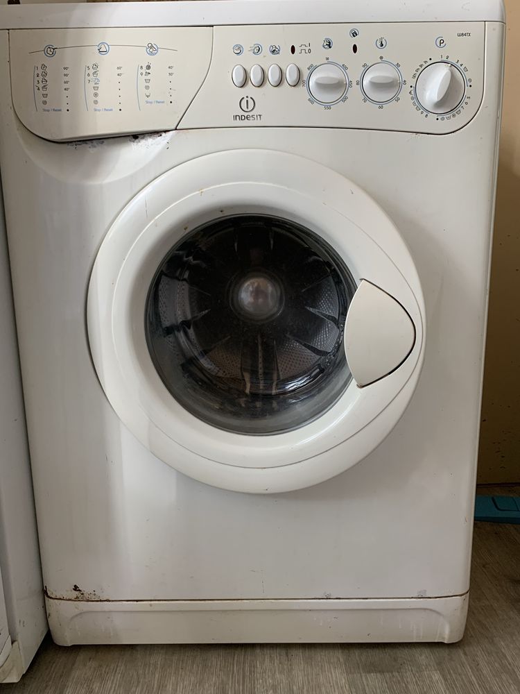 Пральна машина Indesit W84TX.