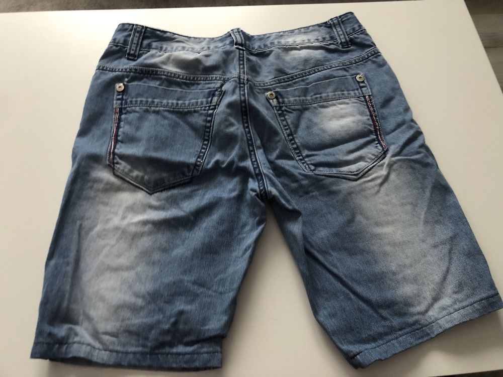 Krótkie, męskie spodnie jeansowe, rozmiar S