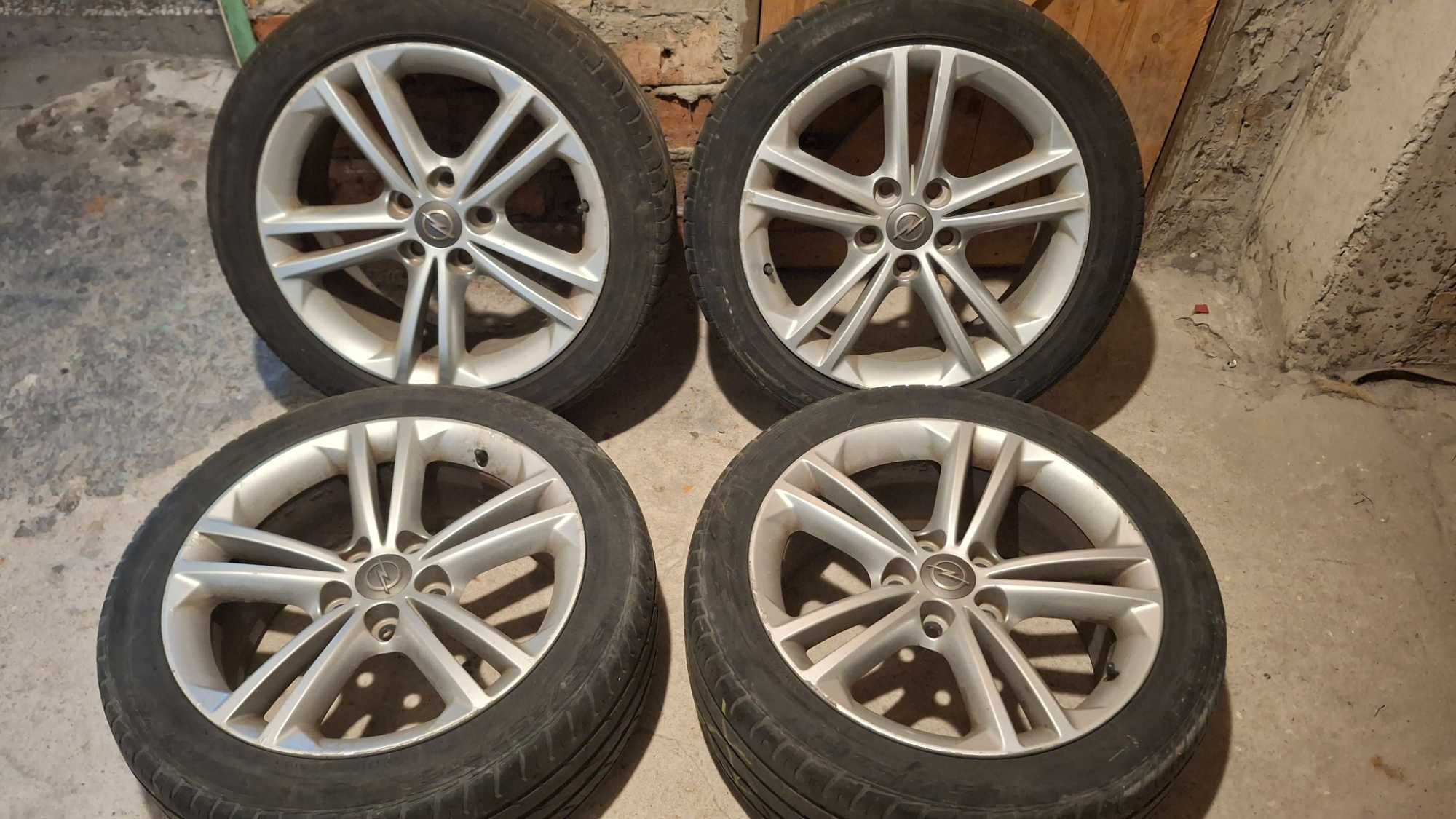 Sprzedam opony opel insignia 18