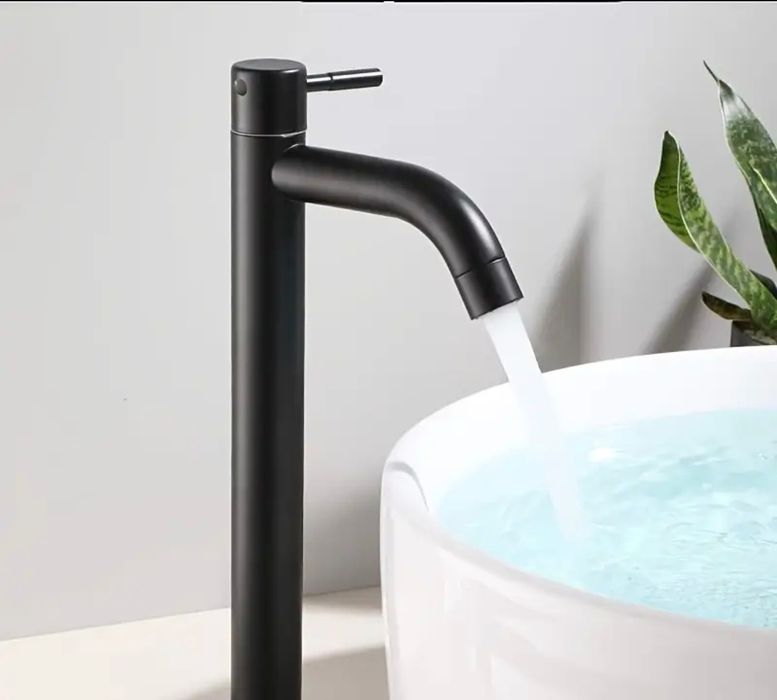 NOVO - Lavatório redondo branco em ceramica com torneira preta