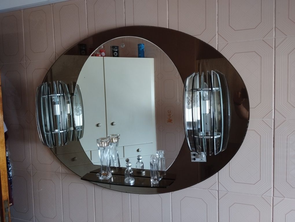 Espelho de casa de banho vintage.