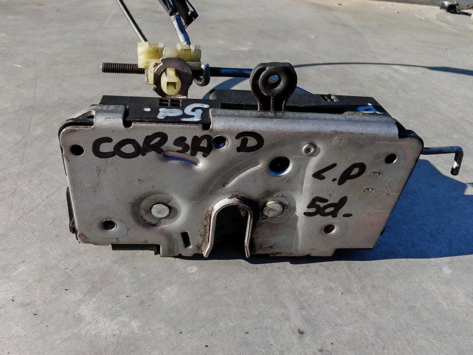 Opel Corsa D Zamek drzwi lewy przód 5D