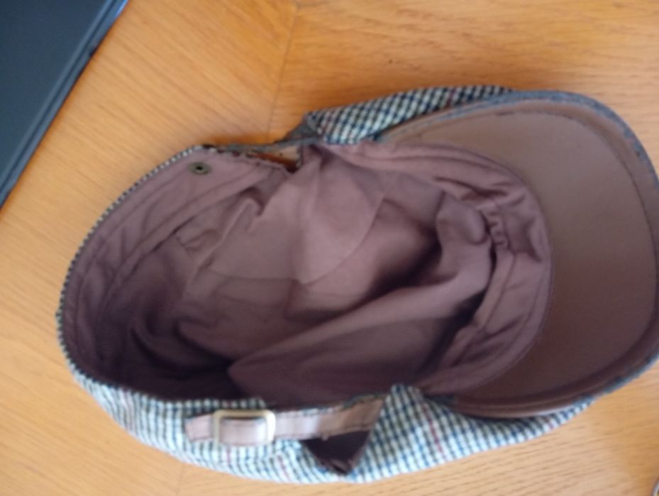 Boné de adulto como novo