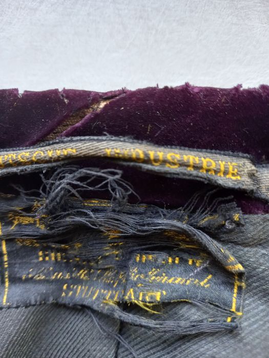 Surdut teatralny wykonany w XIX wieku.