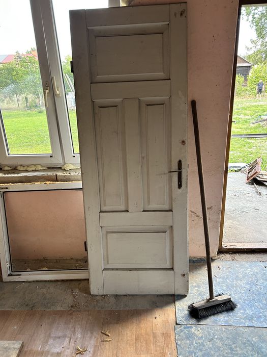 Drzwi biale ze starego domu