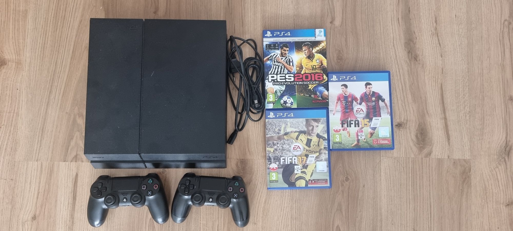 Konsola Sony Playstation 4 PS4 + dwa pady + 3 gry Fifa