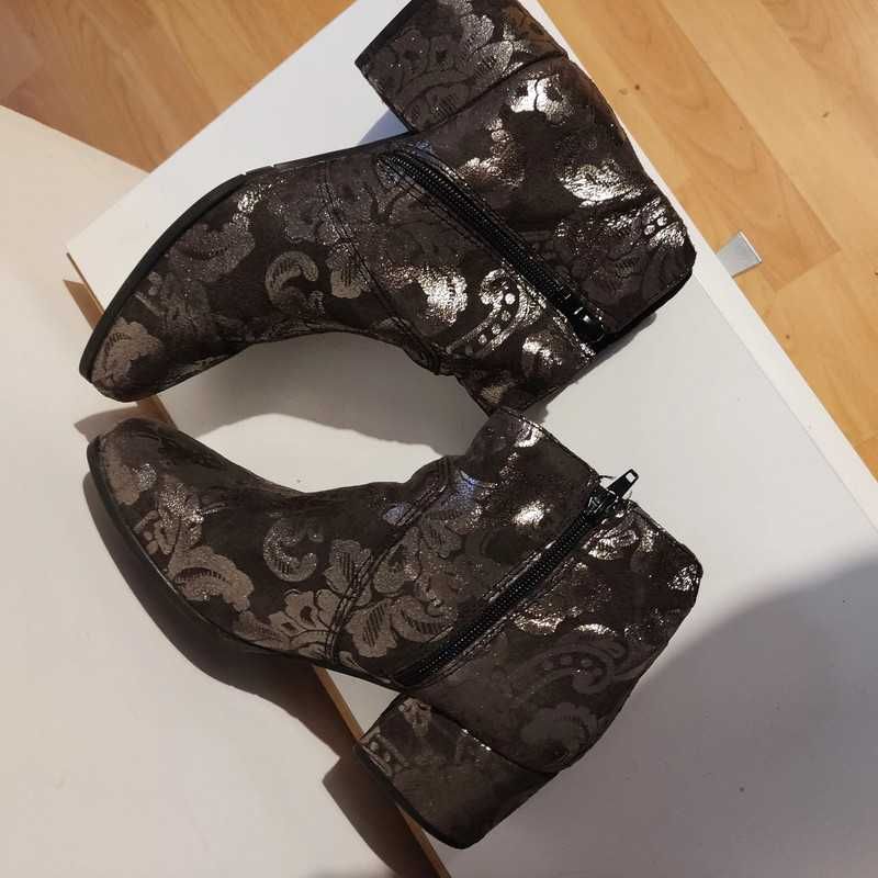 Tamaris urocze botki zamszowe