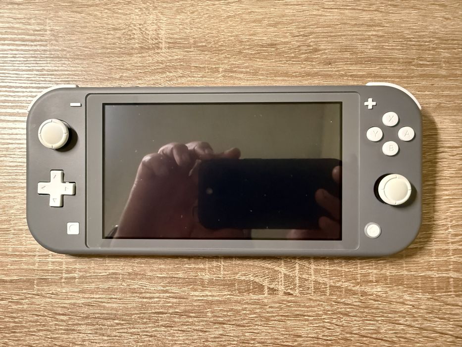 Продам nintendo switch lite + чохол