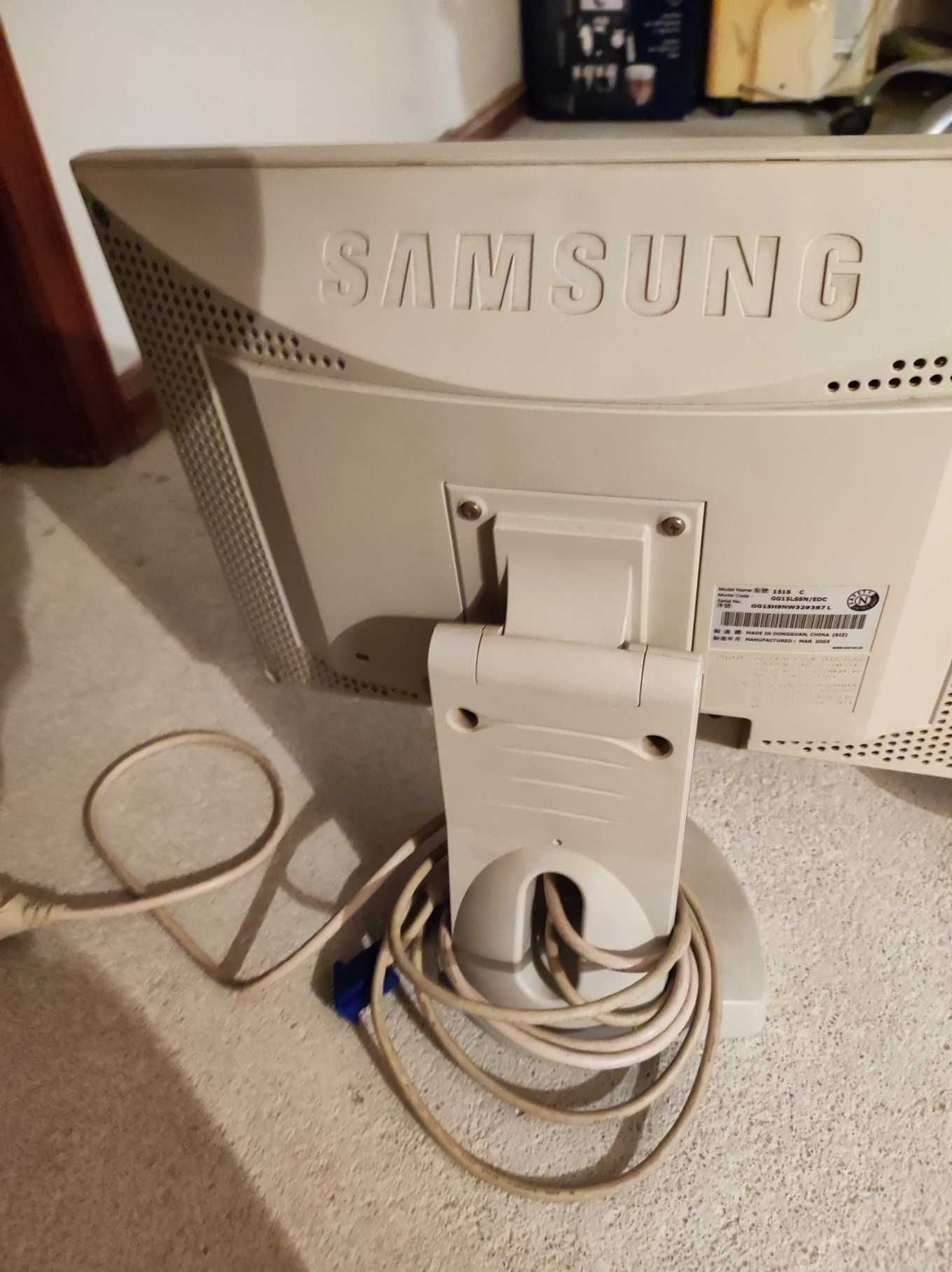 Monitores LCD de 15'' e 17''