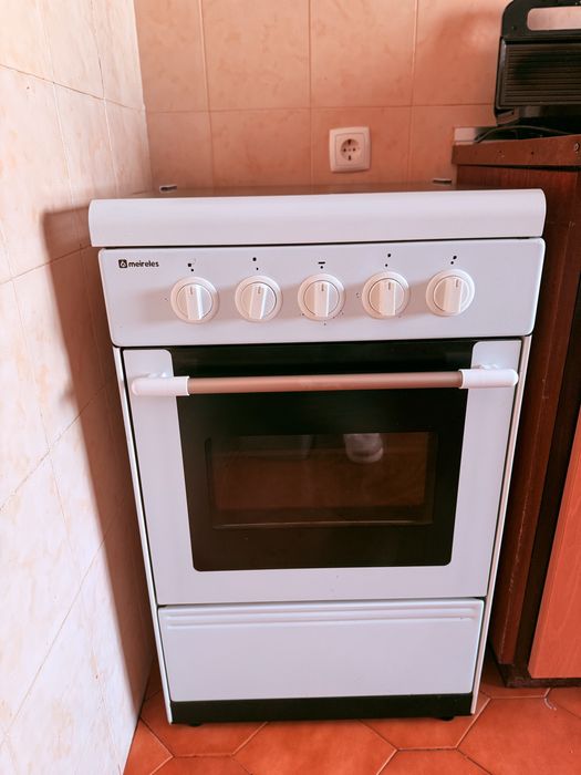 Vendo fogão Meireles a Gás canalizado com forno