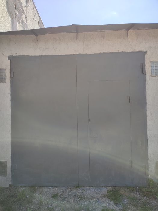 Здаю/продаю  гараж с высок. воротами 2,5 метра в Октябрьск а/кСолнечн