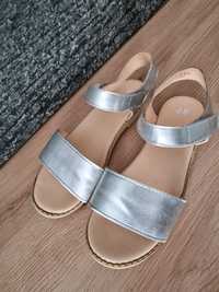 Sandałki srebrne H&M rozm.31  wkładka 19cm