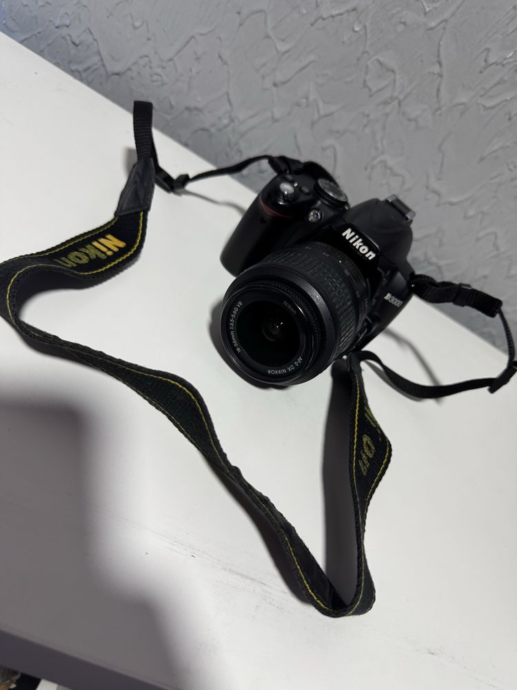 Nikon D3000 com duas baterias