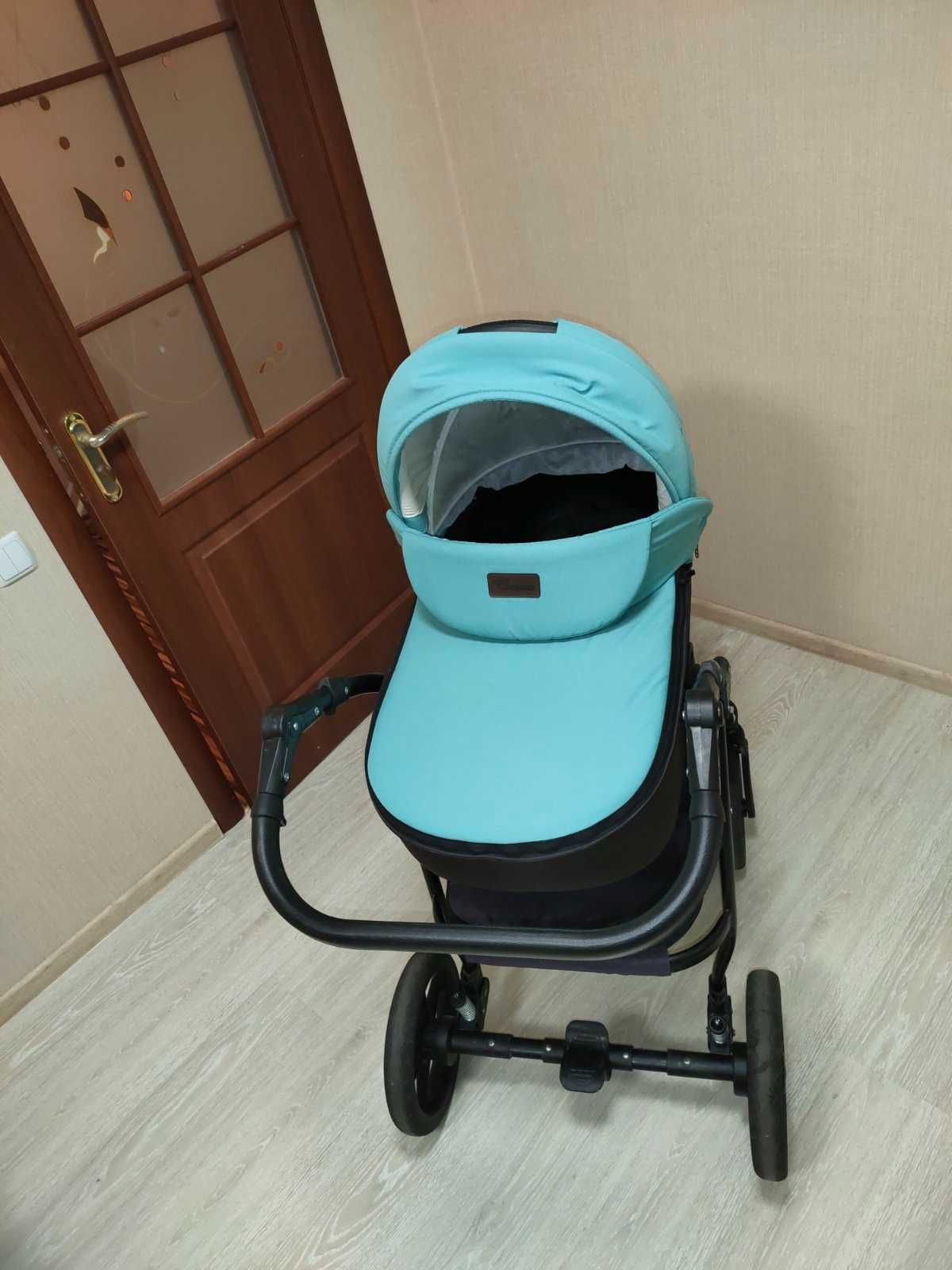 Блакитна сидяча (лежачя) коляска для дітей